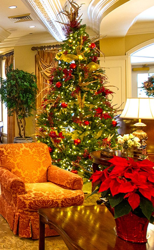 The piano lounge decorated for the holidays.